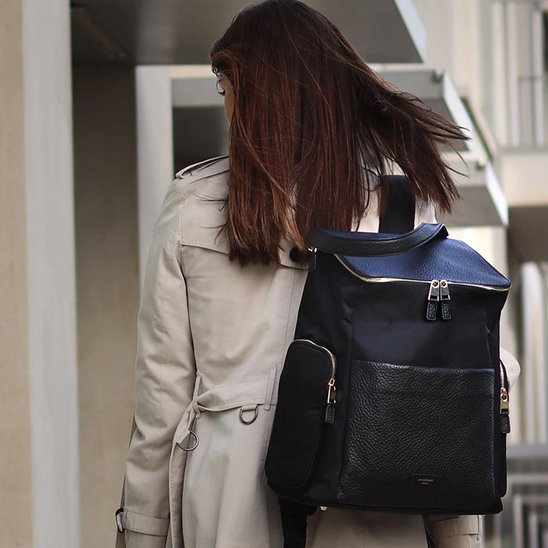 Storksak-Alyssa-Changing-Bag-Black-Lifestyle_5d6daa78-11a4-427a-8805-7841f099b0b3 | Natural Baby Shower