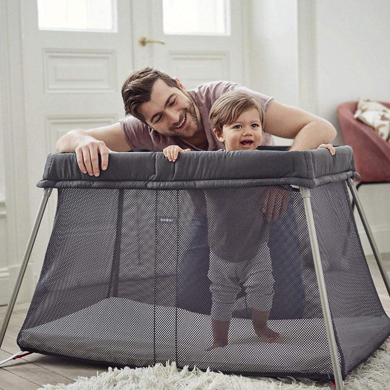 babybjorn-travel-light_1-Natural Baby Shower