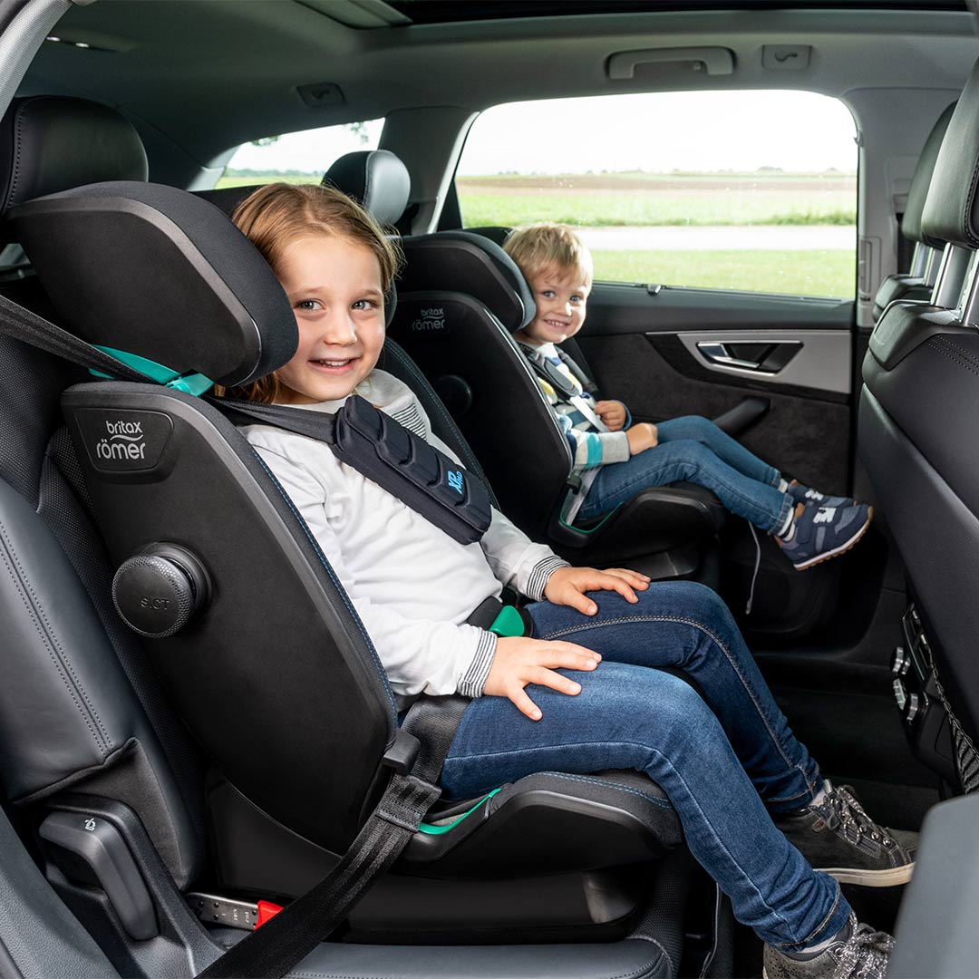 britax-advansafix-i-size-car-seat-cosmo-black-lifestyle-2_9bc35e85-044c-436b-ba28-ec62e4172332-Natural Baby Shower