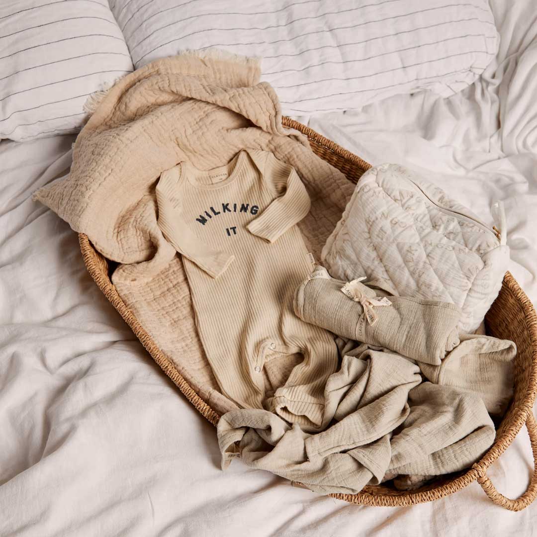 claude-and-co-milking-it-gift-set-lifestyle-4_528870c5-6ce6-4627-a8c5-14536c5aaadc | Natural Baby Shower