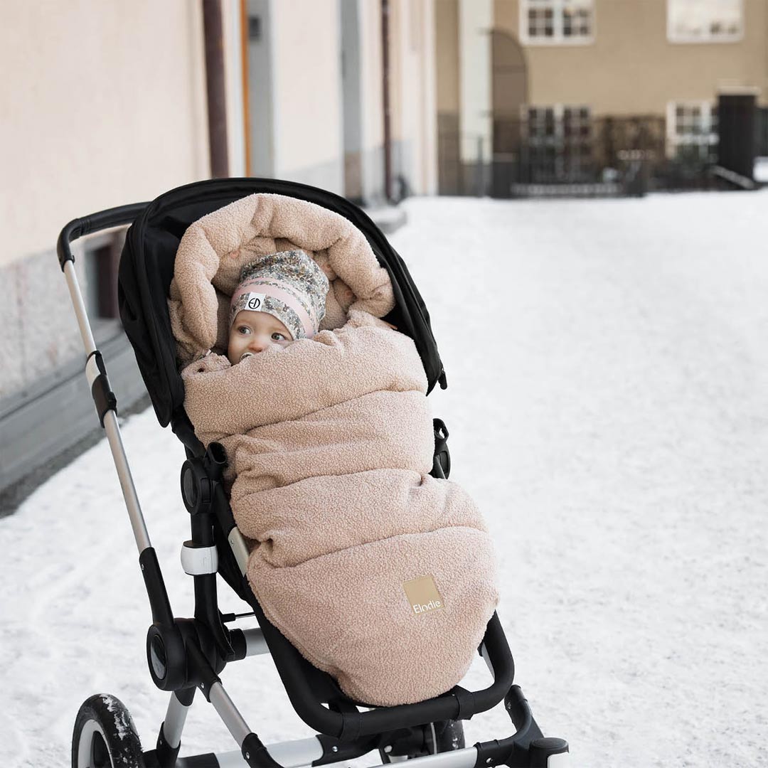 elodie-details-footmuff-pink-boucle-lifestyle-2_ae4ec770-3eec-4f2e-affb-c6e24afece09-Natural Baby Shower