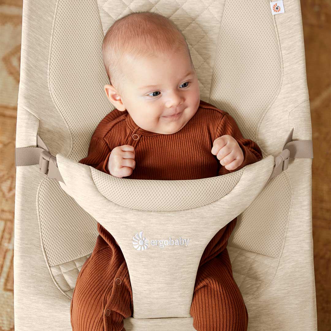 ergobaby-evolve-baby-bouncer-cream-lifestyle-2_bfecc692-c7fc-43a8-951c-c03f73aff92a-Natural Baby Shower