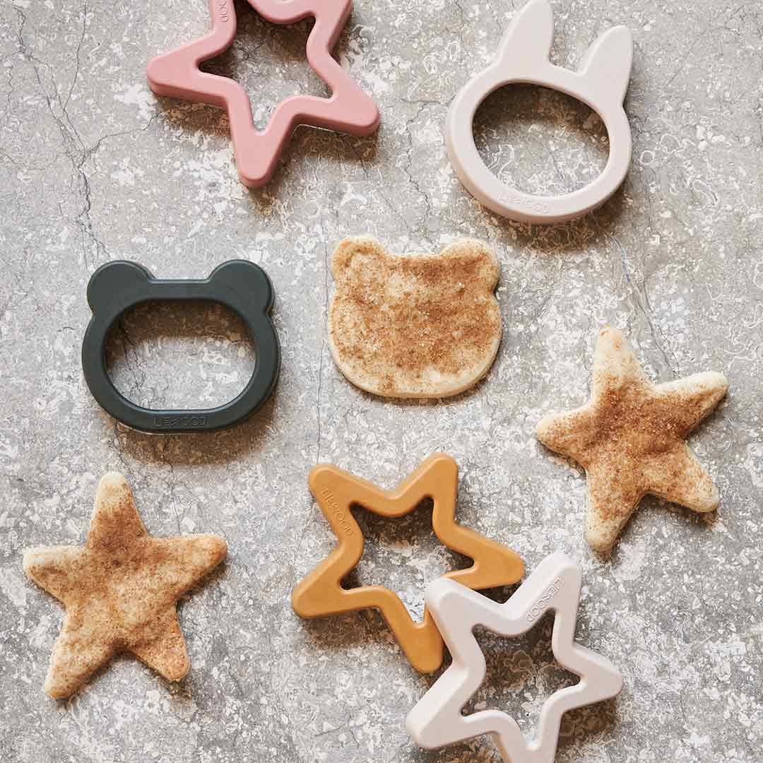 liewood-andy-cookie-cutter-mix-6-pack-lifestyle_1800x1800_5472de5c-1e37-4a92-a516-71f48ab84ffb-Natural Baby Shower