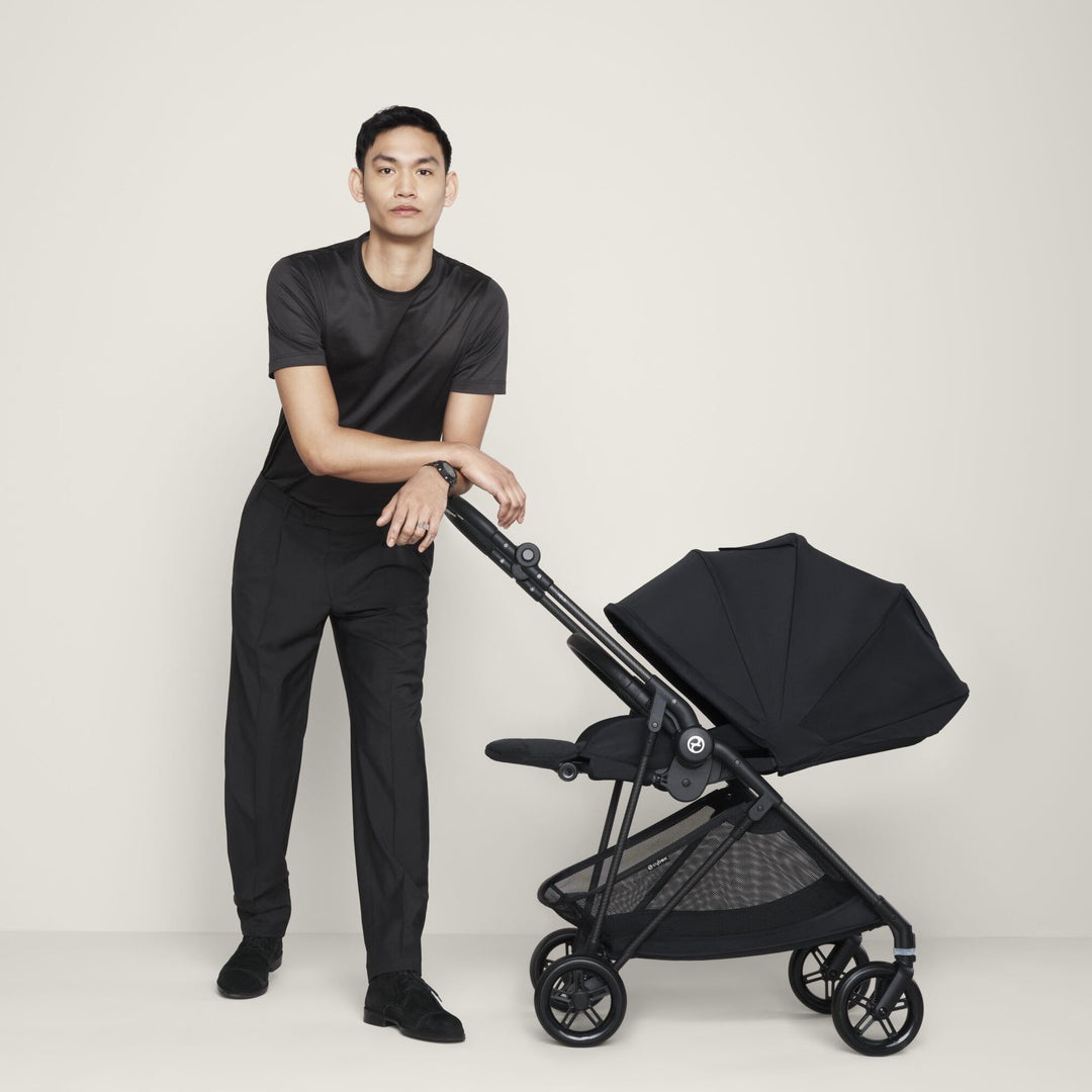 melio-carbon-moon-black-black-cybex-gold_OI-Natural Baby Shower