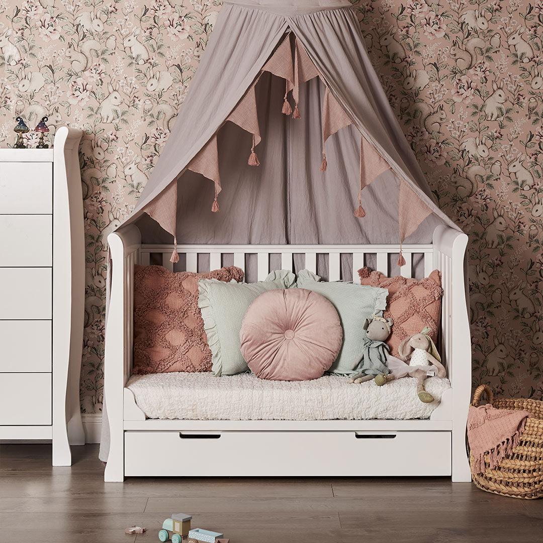 obaby-stamford-mini-cot-bed-white-lifestyle-2_bcf2fe1f-33dc-4589-b82f-ce0f3f3940bc | Natural Baby Shower