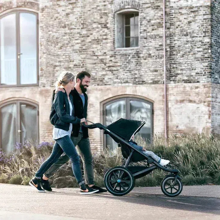 thule-urban-glide-2-black-lifestyle_720x_186b9891-839b-4ba1-bf57-479c9c0e3558-Natural Baby Shower
