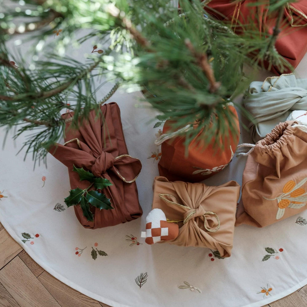 How to save money and the planet with fabric gift wrap | Natural Baby Shower