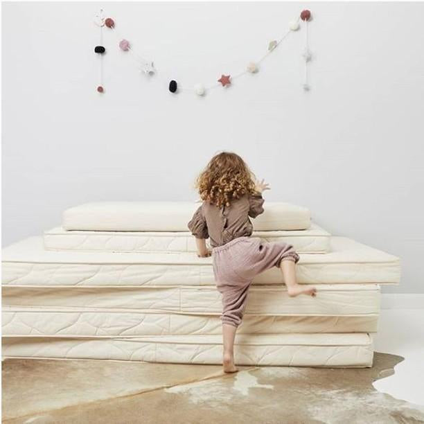 The benefits of natural mattresses for your baby with The Little Green Sheep | Natural Baby Shower