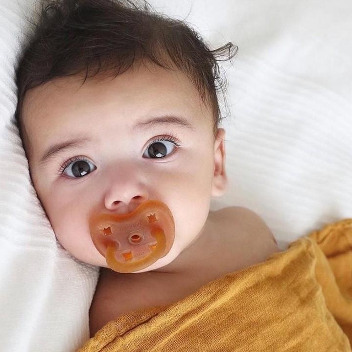 Why Choose a Natural Rubber Pacificier? - Natural Baby Shower