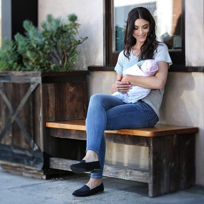 Top tips for breastfeeding in public | Natural Baby Shower