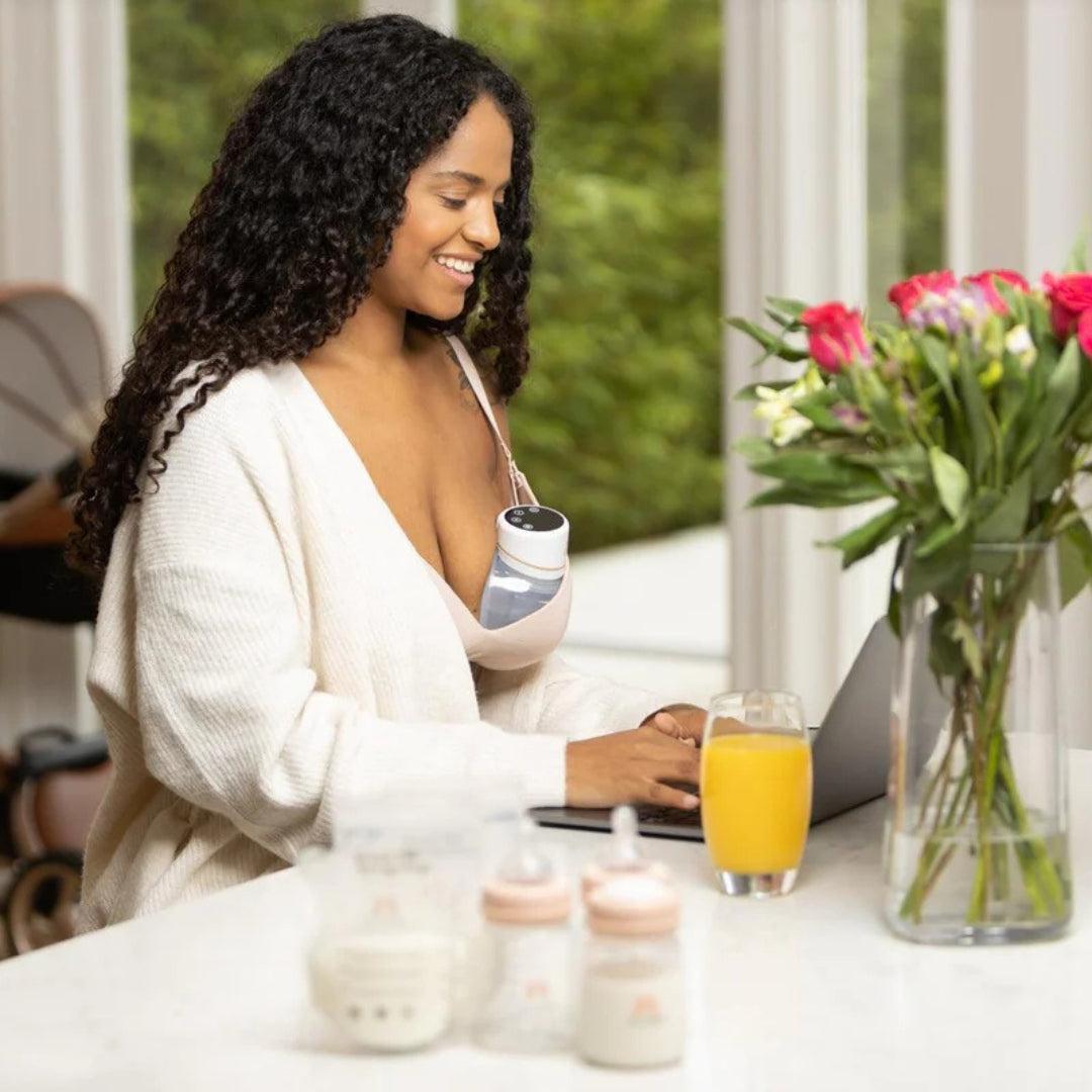 woman-using-fraupow-breastpump-whilst-working