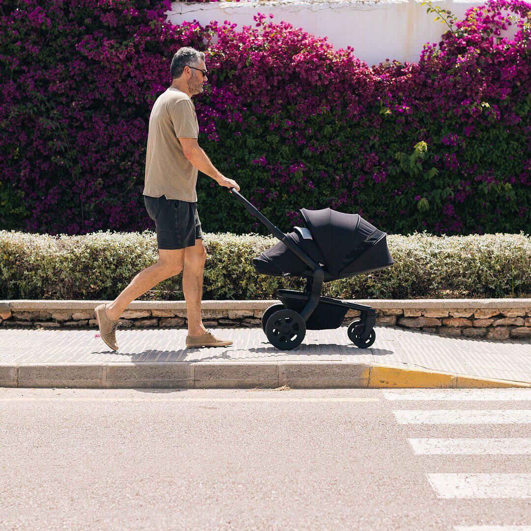 Stroll like the Joolz Founder - Natural Baby Shower