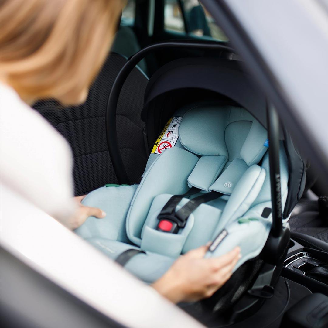 What Is an i-Size Car Seat? UK Parent Guide
