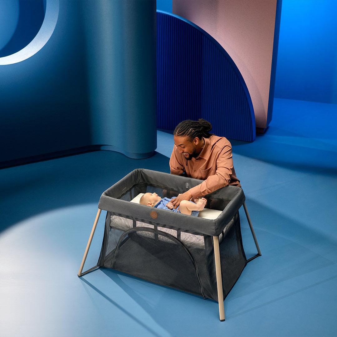 How to Choose the Right Travel Cot for Holidays | Natural Baby Shower