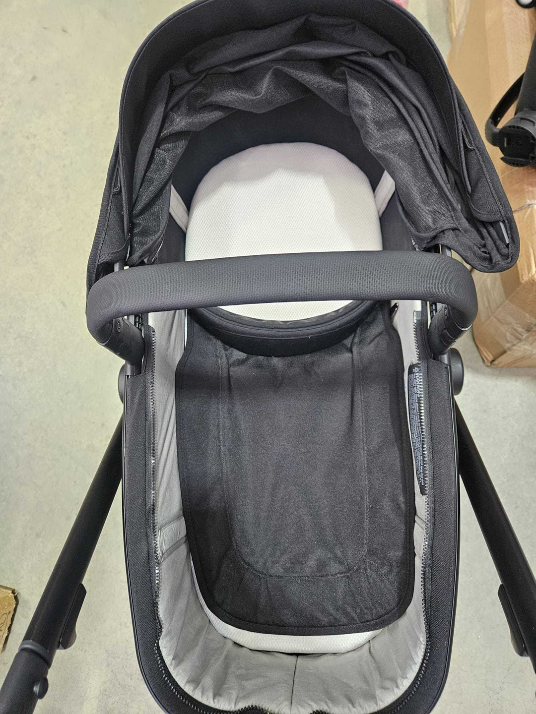 Outlet - Joolz Hub Pushchair - Brilliant Black-Strollers-None- | Natural Baby Shower