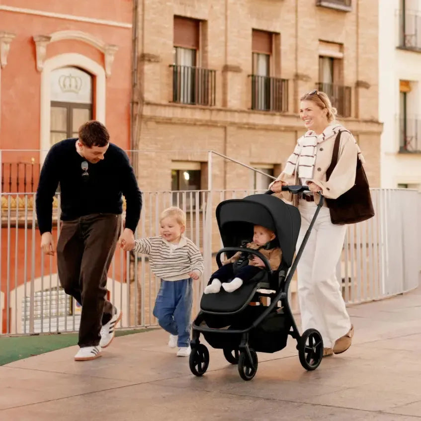 Breez-Stroller-Onyx-Lifestyle-Carousel | Natural Baby Shower