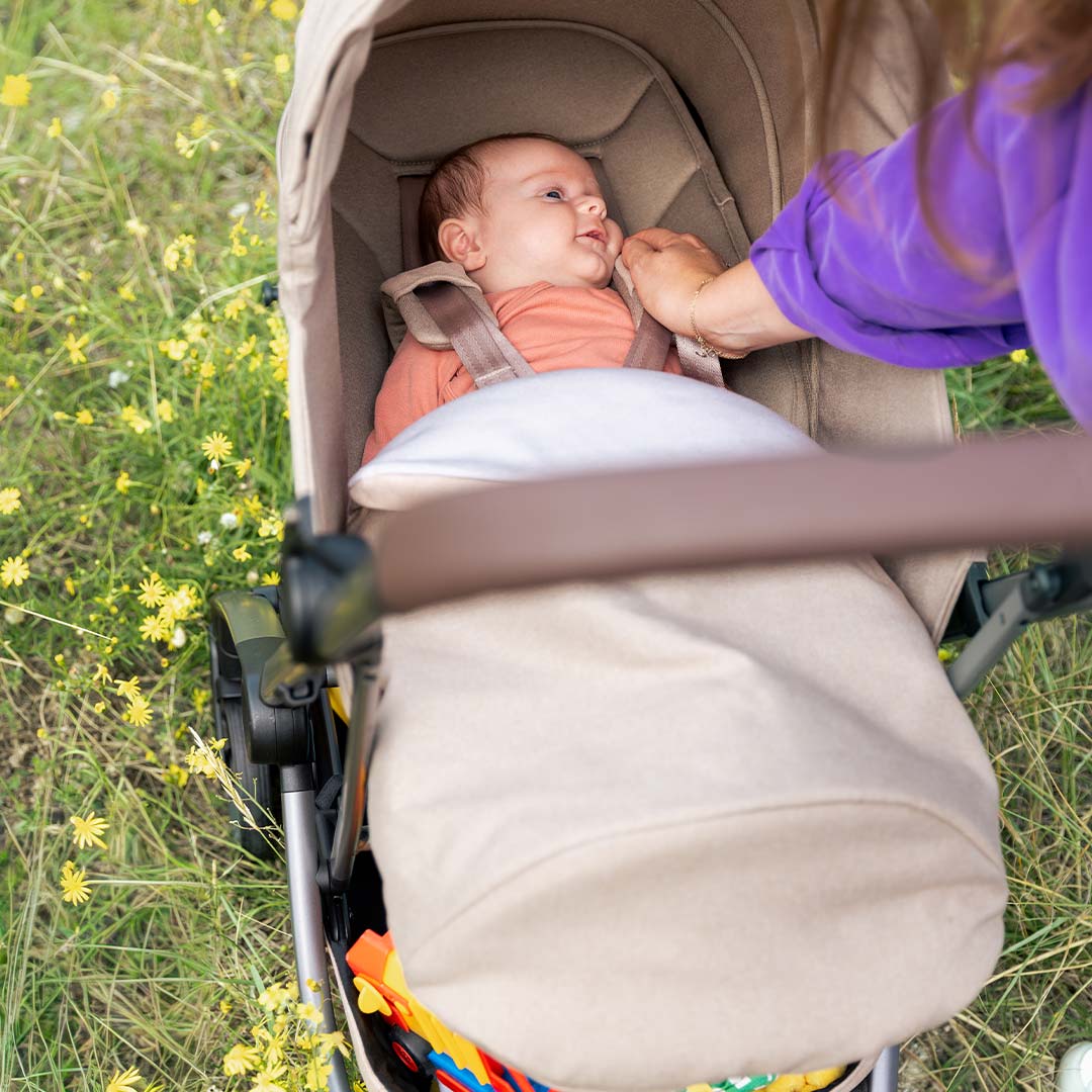 Joolz-Aer-Nest-to-Seat-Lifestyle-2 | Natural Baby Shower