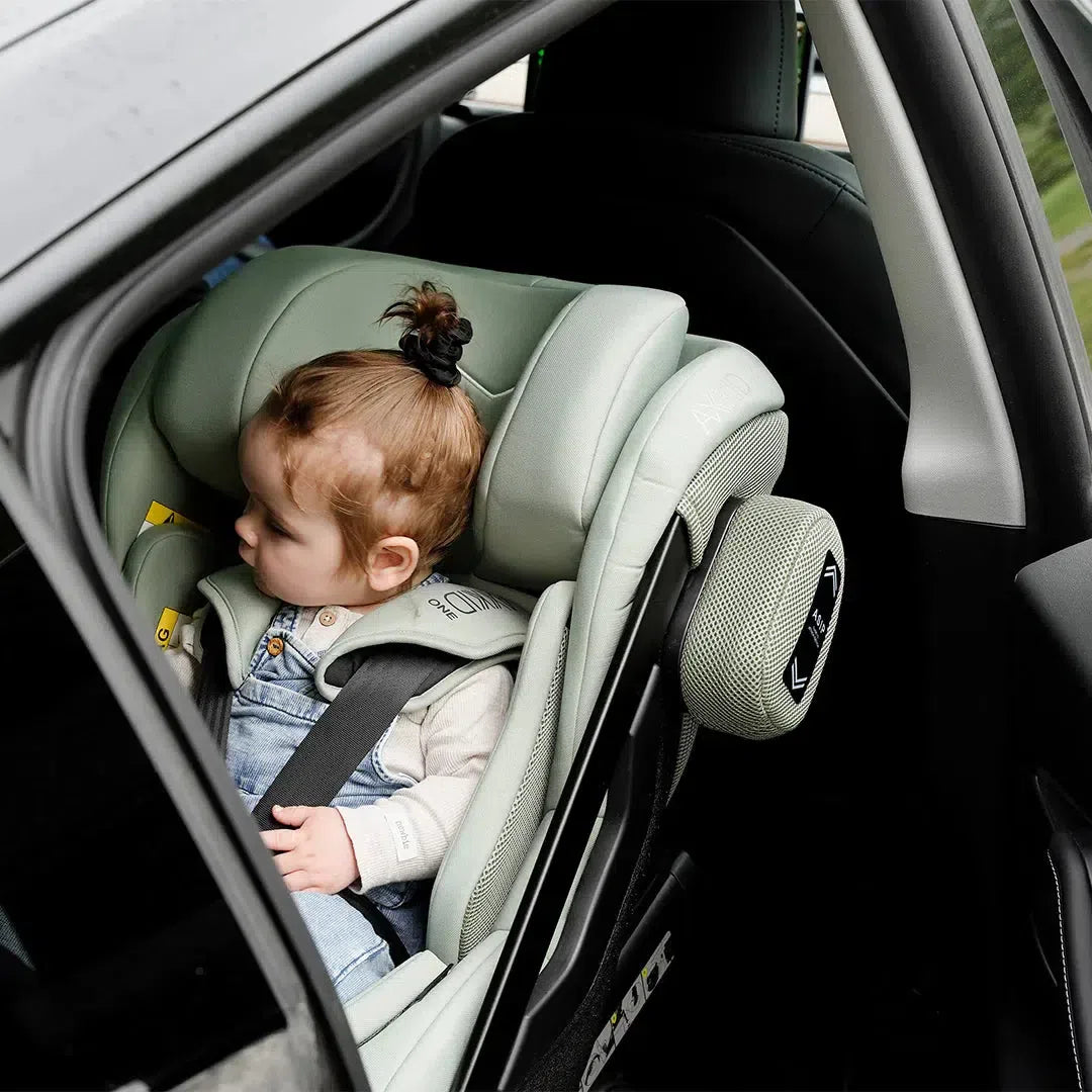 axkid-one_3-car-seat-lifestyle_6187effb-42bd-4ba4-ac62-4ca31cf4c8db | Natural Baby Shower