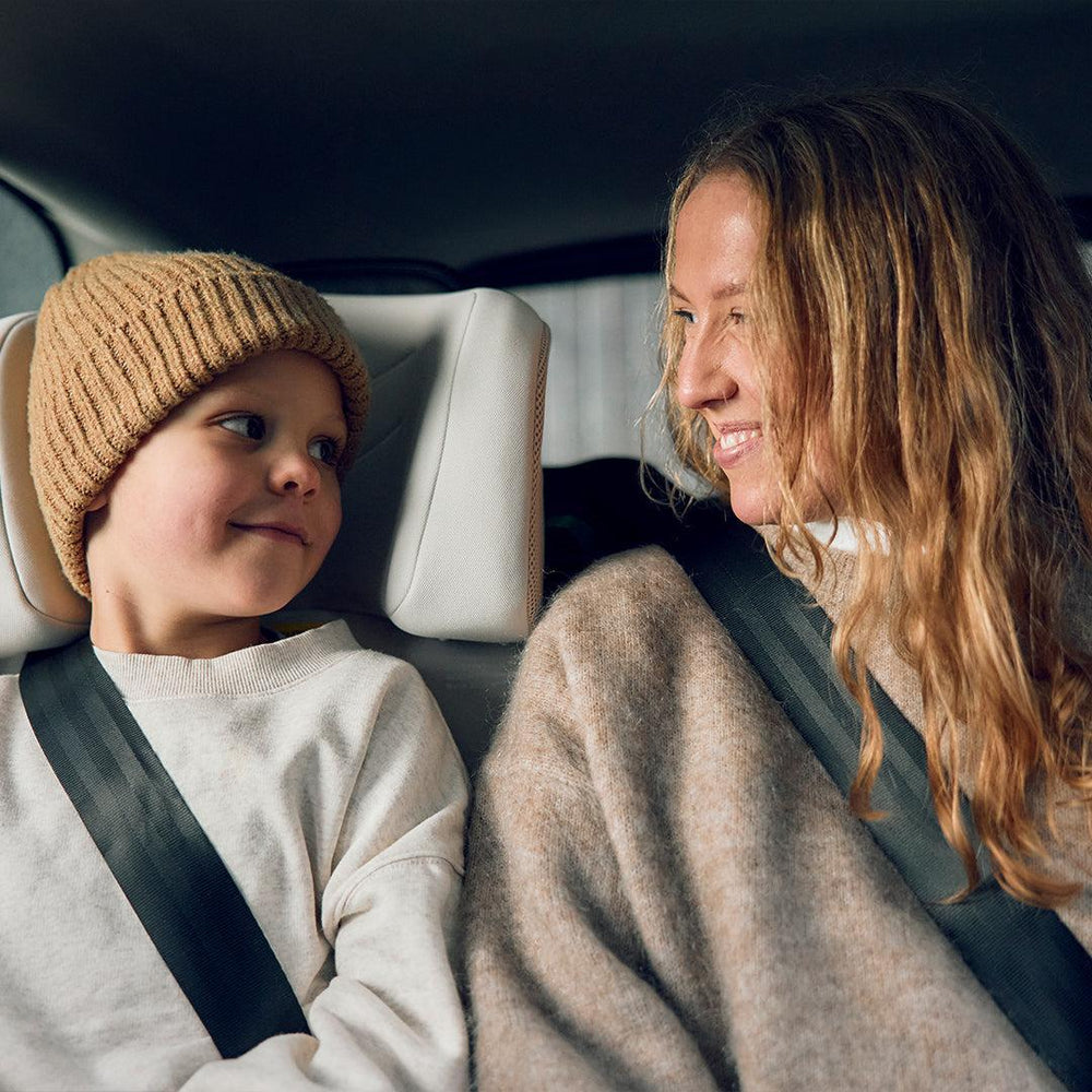 axkid-up-car-seat-lifestyle-5_68876bcb-723d-4aea-8def-f995211f5f11 | Natural Baby Shower