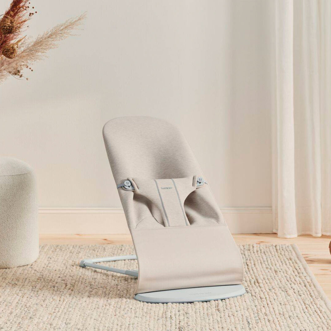 BabyBjörn Bouncer Bliss 3D Jersey Bundle with Googly Eyes Pastel Bouncer Toy - Light Beige