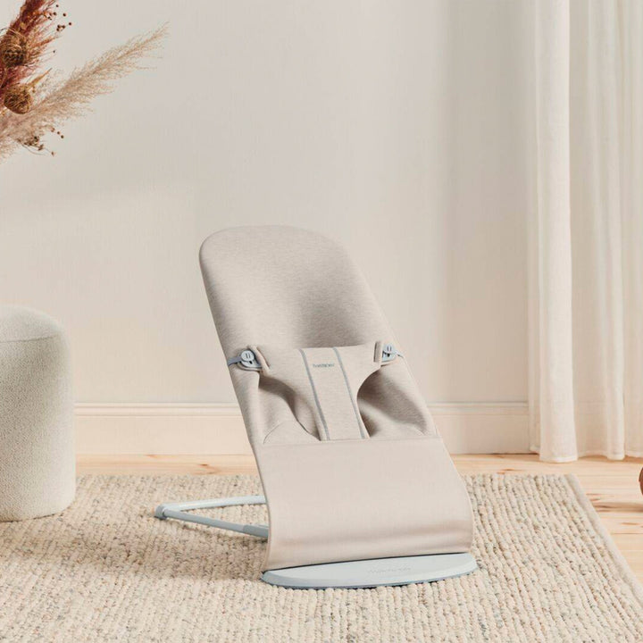BabyBjörn Bouncer Bliss 3D Jersey Bundle with Googly Eyes Pastel Bouncer Toy - Light Beige