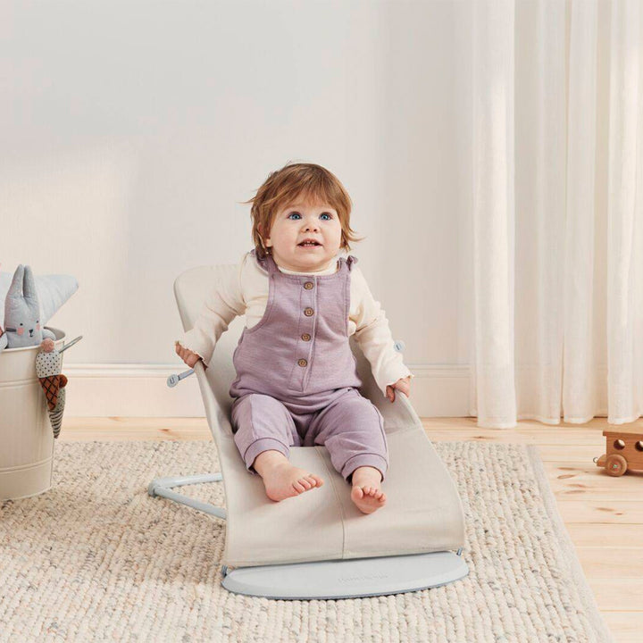 BabyBjörn Bouncer Bliss 3D Jersey Bundle with Googly Eyes Pastel Bouncer Toy - Light Beige