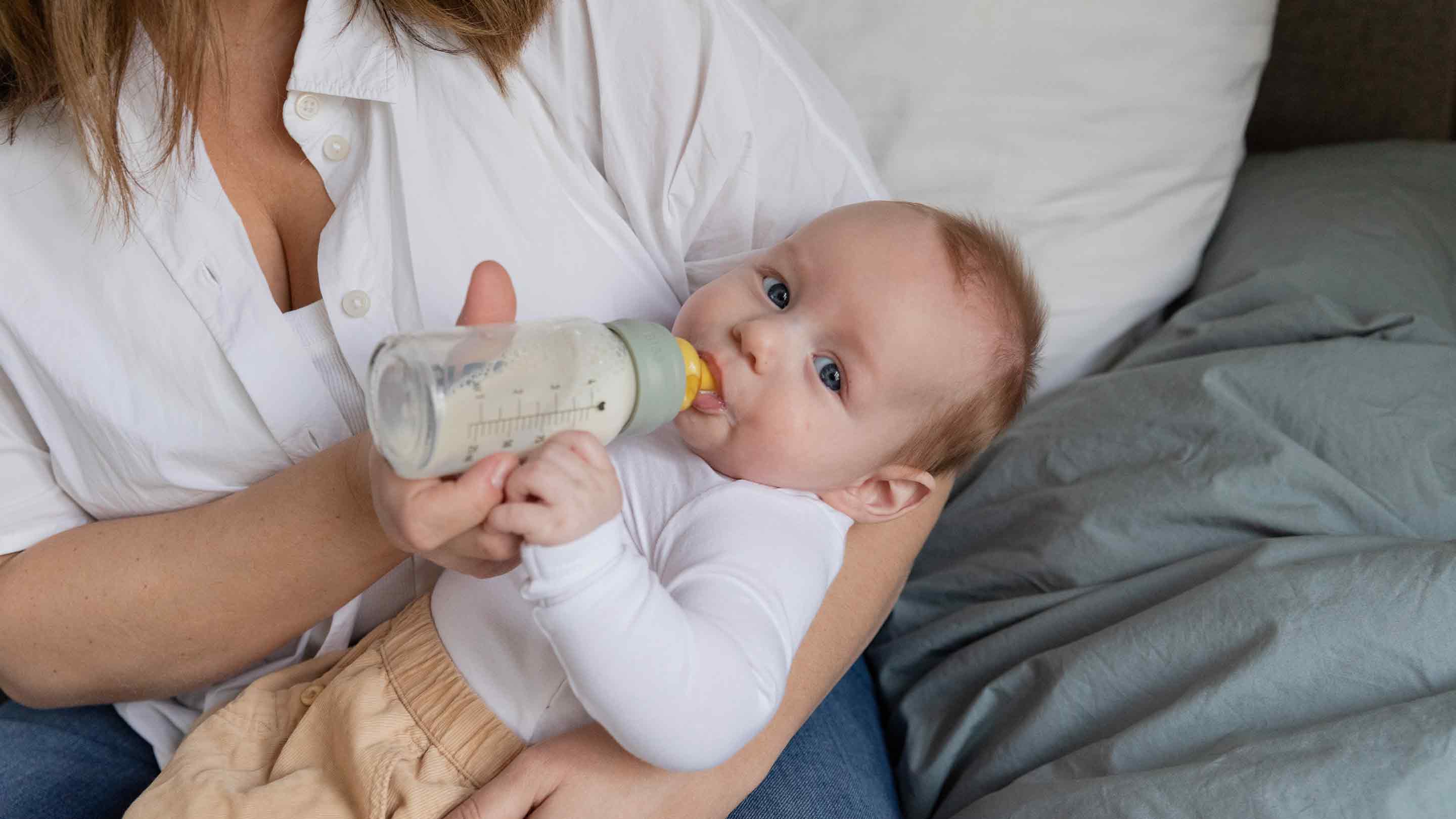 breat-bottle-feeding | Natural Baby Shower