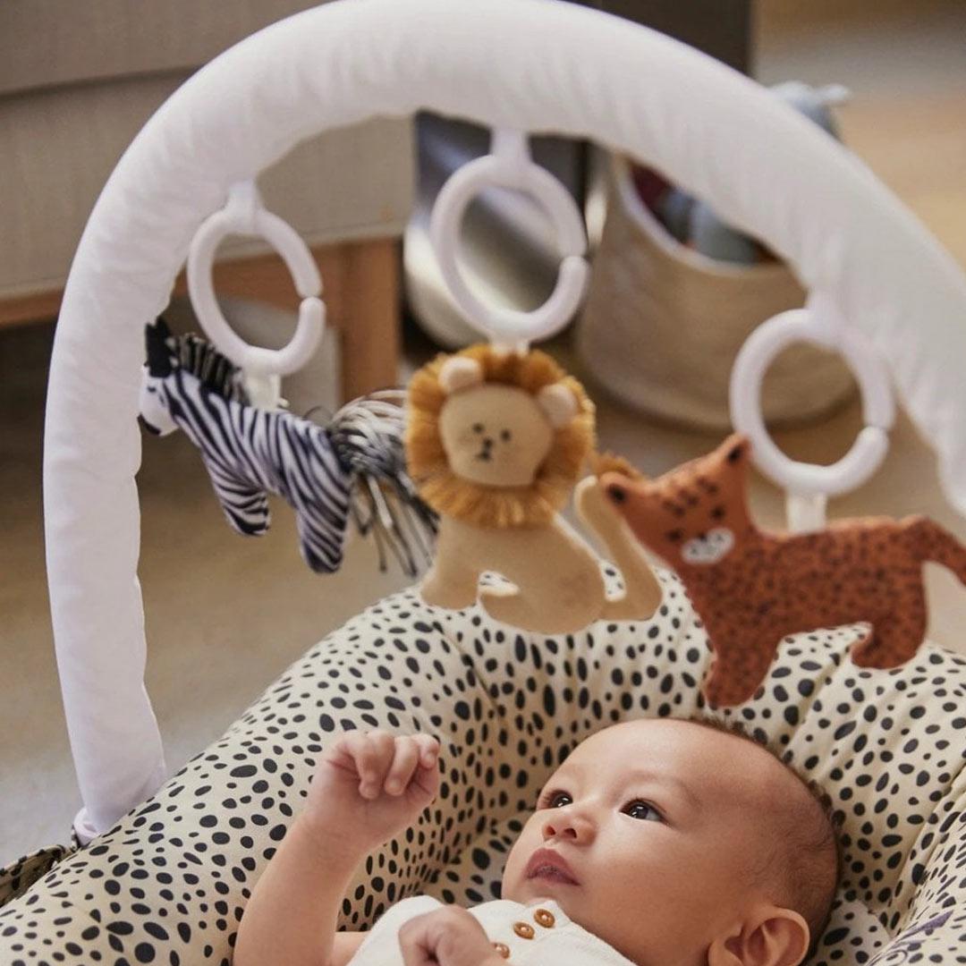 dockatot-toy-arch-set-pristine-white-day-at-the-zoo-lifestyle-3_5f0af94b-2690-452b-9e41-2575ba505e0d | Natural Baby Shower