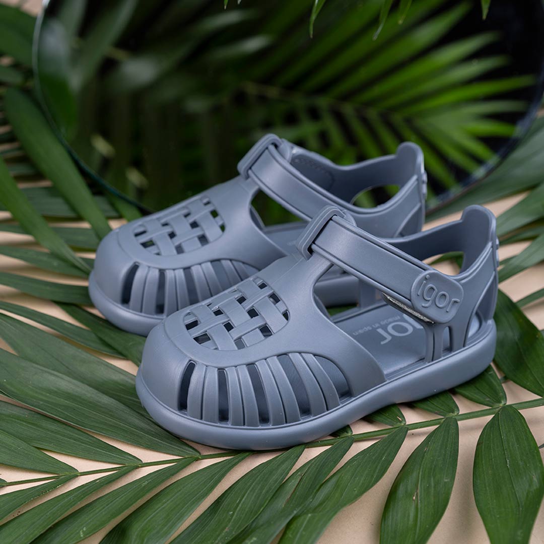 igor-tobby-solid-sandals-azul-lifestyle_40226064-1e83-4506-a284-32280592c2c7 | Natural Baby Shower