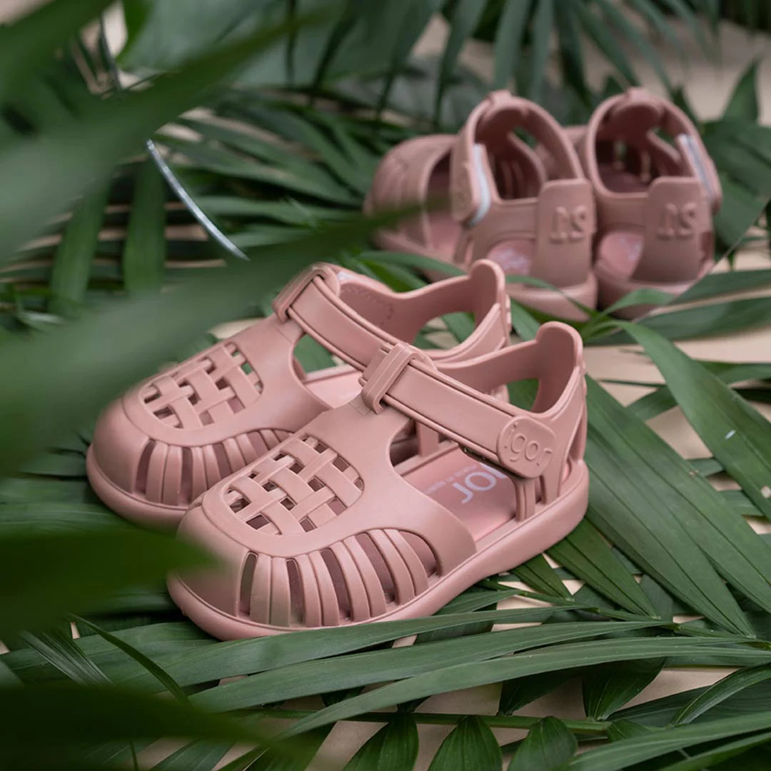 igor-tobby-solid-sandals-rosa-lifestyle_1800x1800_ceff8b6f-a60b-4245-a50f-7aed734e1390 | Natural Baby Shower