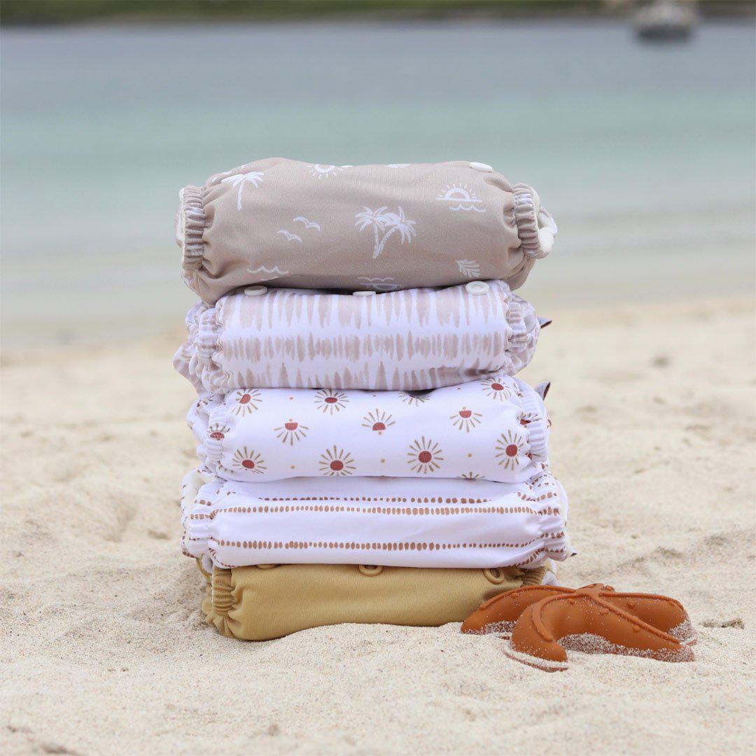 modern-cloth-nappies-pearl-pocket-nappy-dune-in-white-with-tan-lifestyle_ef378fd2-87bd-444f-b320-f3ff987c721a | Natural Baby Shower