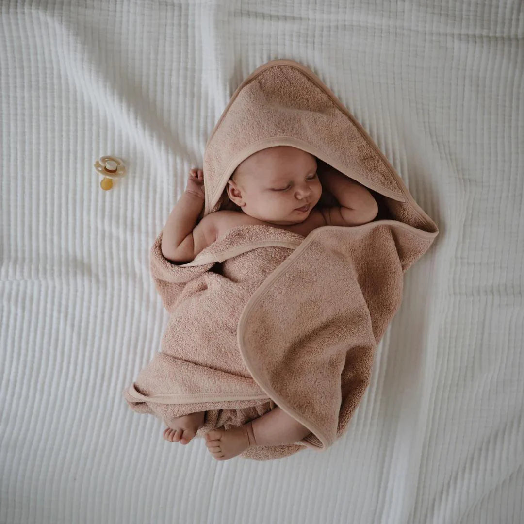 mushie-hooded-towel-blush-lifestyle-3 | Natural Baby Shower