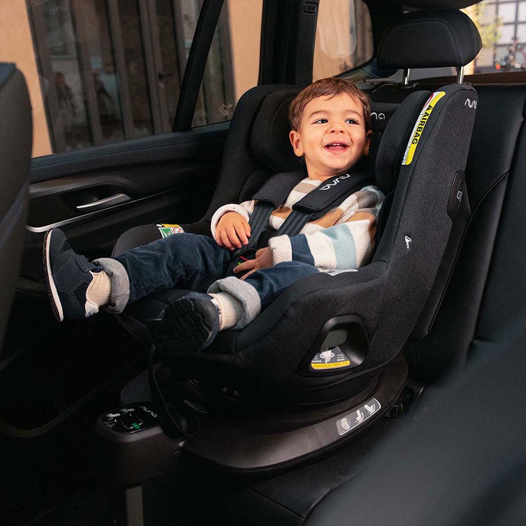 nuna-pruu-car-seat-caviar-lifestyle_4b86fa5f-3452-40c1-b371-5b45fad68306 | Natural Baby Shower