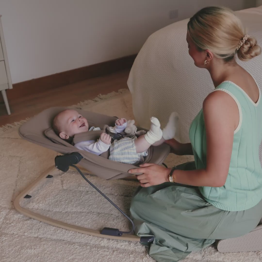 Silver Cross Nest & Nurture 4-in-1 Highchair and Bouncer - Biscuit