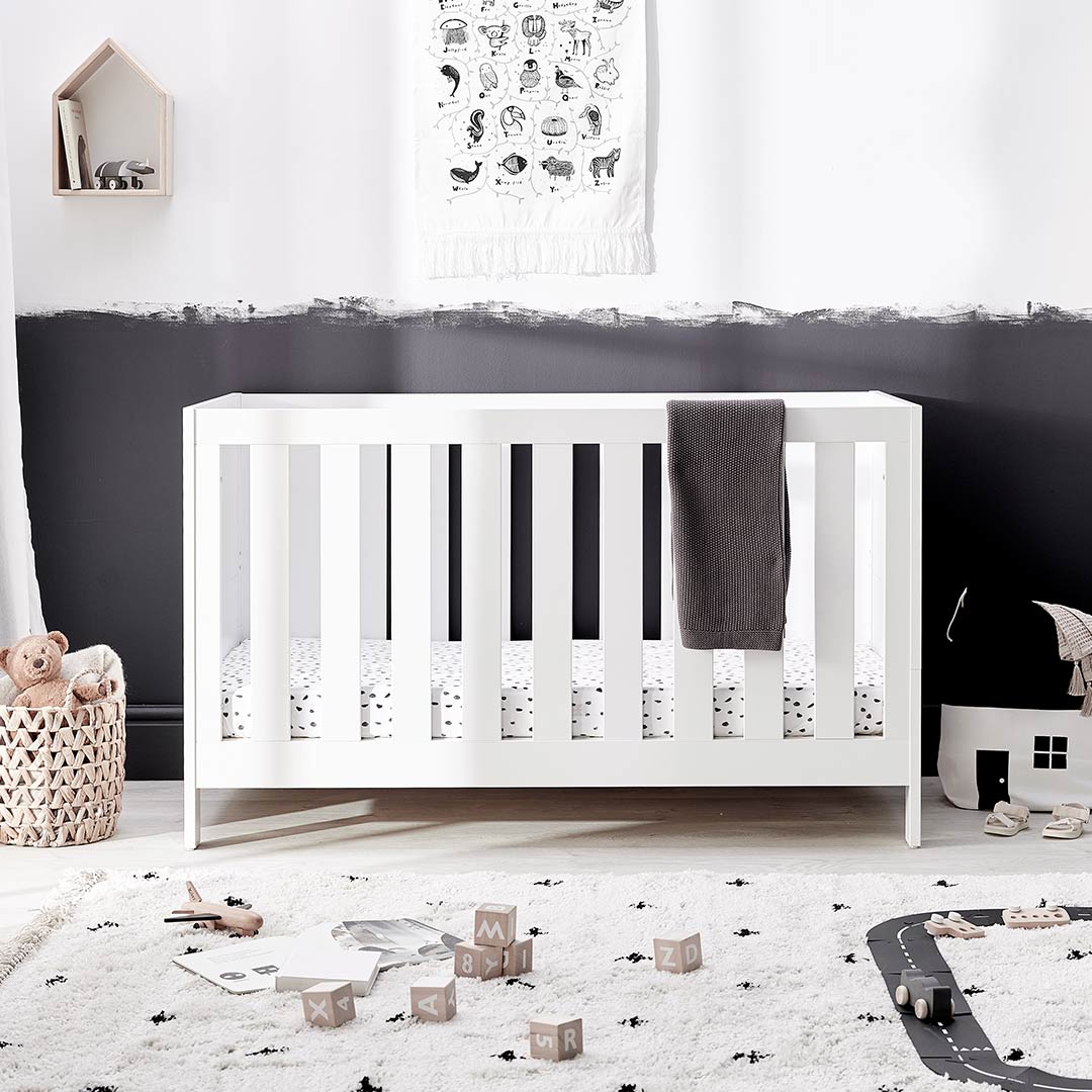 silver-cross-cot-bed-finchley-white-lifestyle-2_b7913b71-3a95-49c2-a7f9-dbd7a60ea3d9-Natural Baby Shower