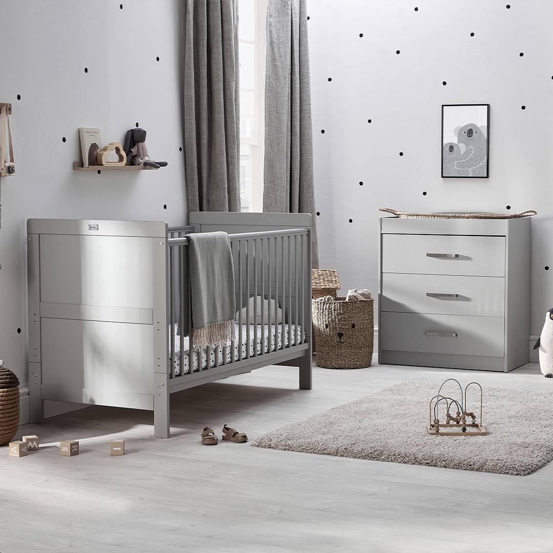 silver-cross-devon-cot-bed-grey-lifestyle-13_35830721-a6e8-40bd-8442-02faac8d3c61-Natural Baby Shower