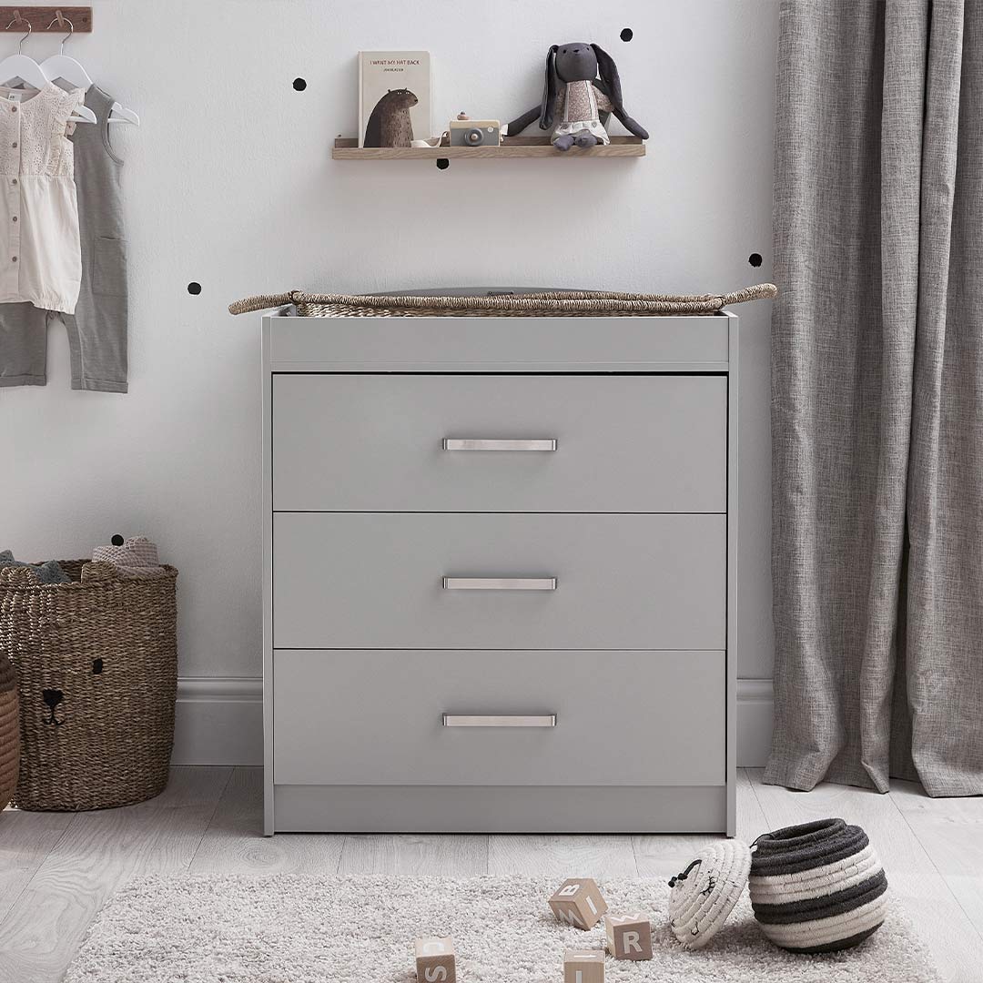 silver-cross-devon-dresser-grey-lifestyle-5_7bd9f3ea-38dd-4733-bf88-eadee1f45403-Natural Baby Shower