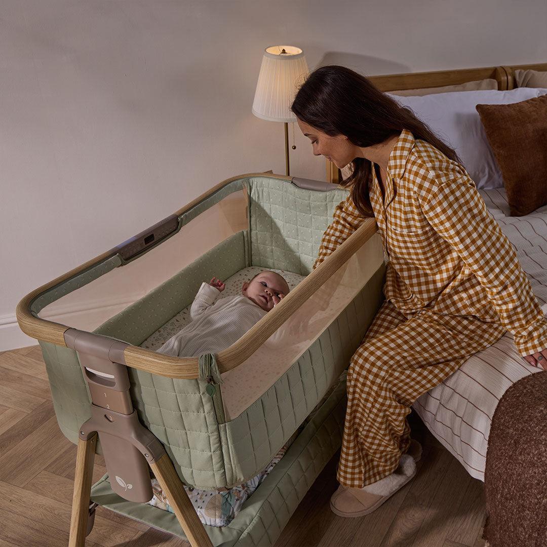 Katie　BABY-SITS! CoZee Zen Bedside Crib - Eucalyptus | Tutti Bambini