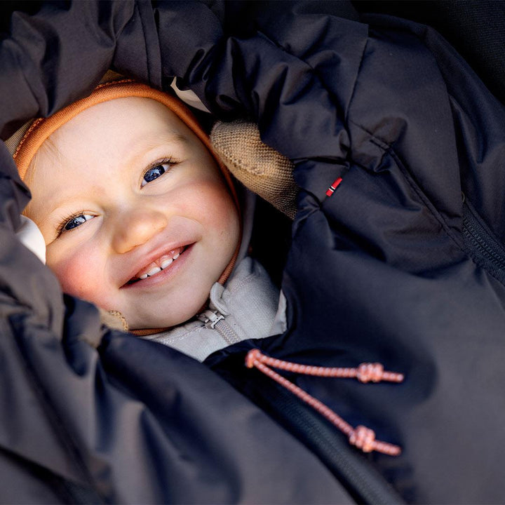 Voksi Adventure North Footmuff - Black - Seashell Sand-Footmuffs-Black/Seashell Sand- | Natural Baby Shower