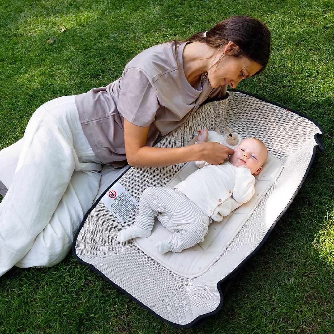Voksi Carry Me Travel Carrycot - Seashell Sand-Carrycots-Seashell Sand- | Natural Baby Shower