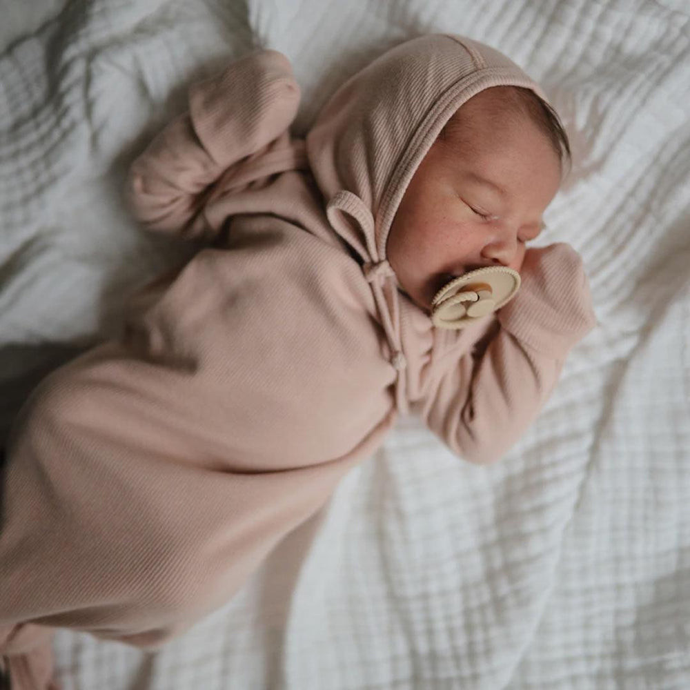 Mushie Ribbed Baby Bonnet - Blush-Hats-Blush-0-3m | Natural Baby Shower