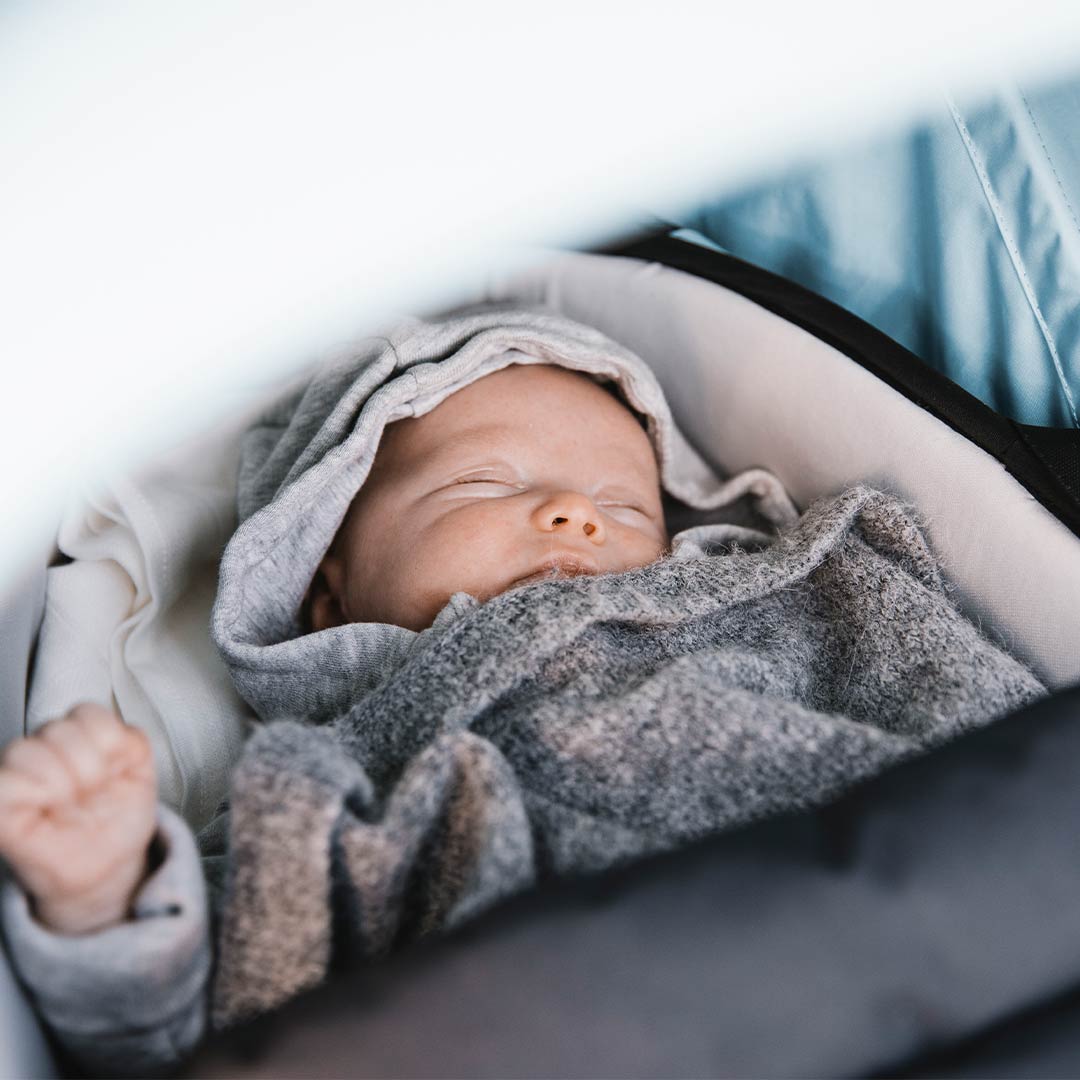 Baby sleeping best sale in pram bassinet